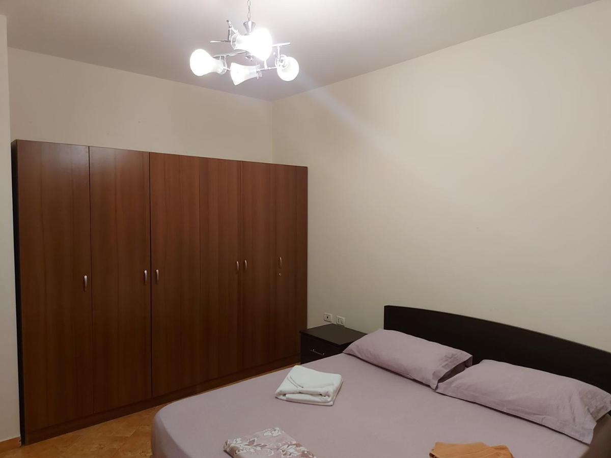 Mano' S Place Appartement Tirana Buitenkant foto