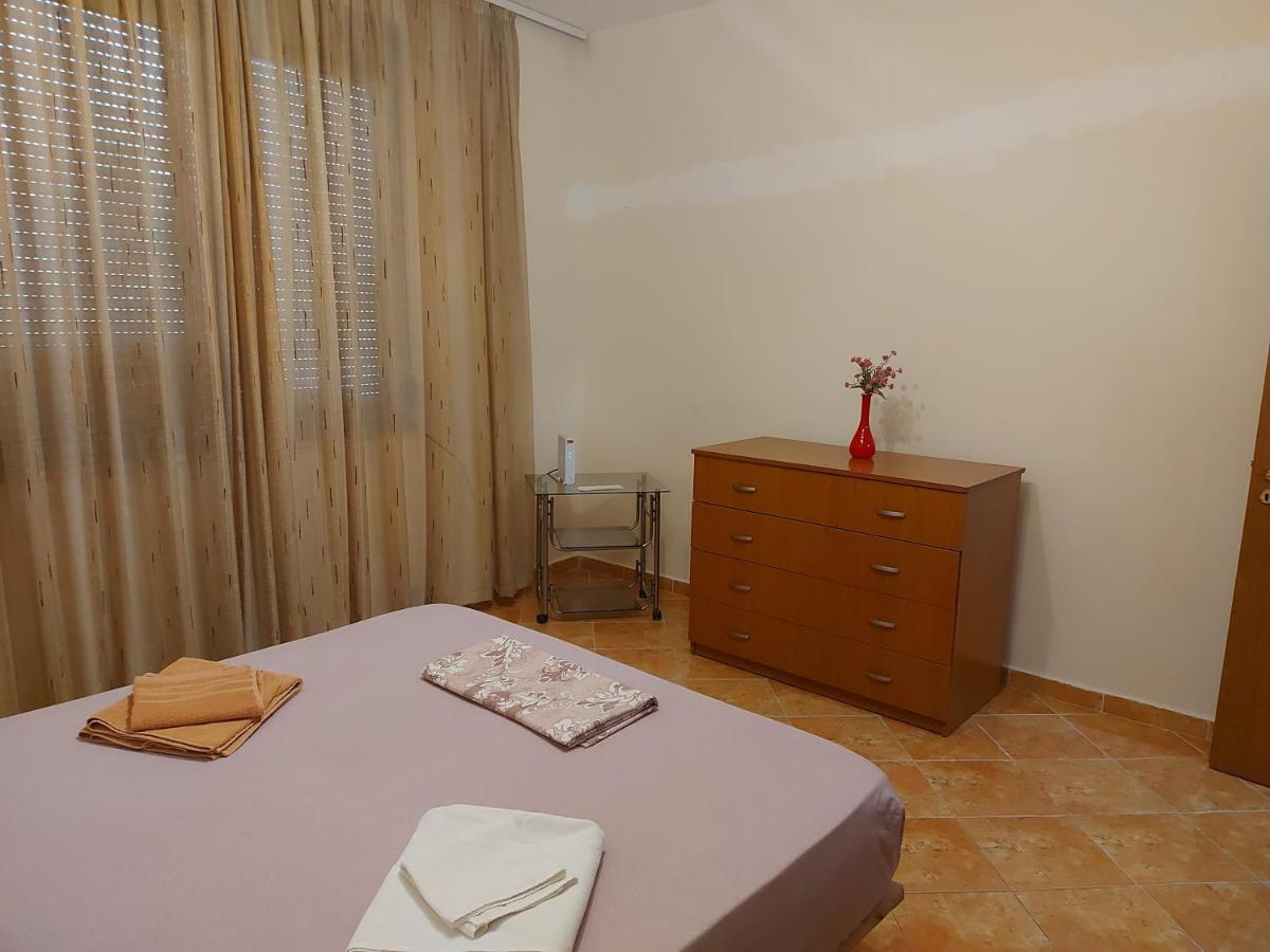 Mano' S Place Appartement Tirana Buitenkant foto