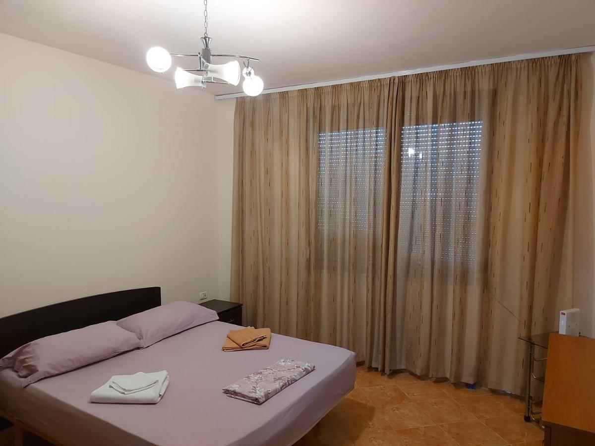 Mano' S Place Appartement Tirana Buitenkant foto